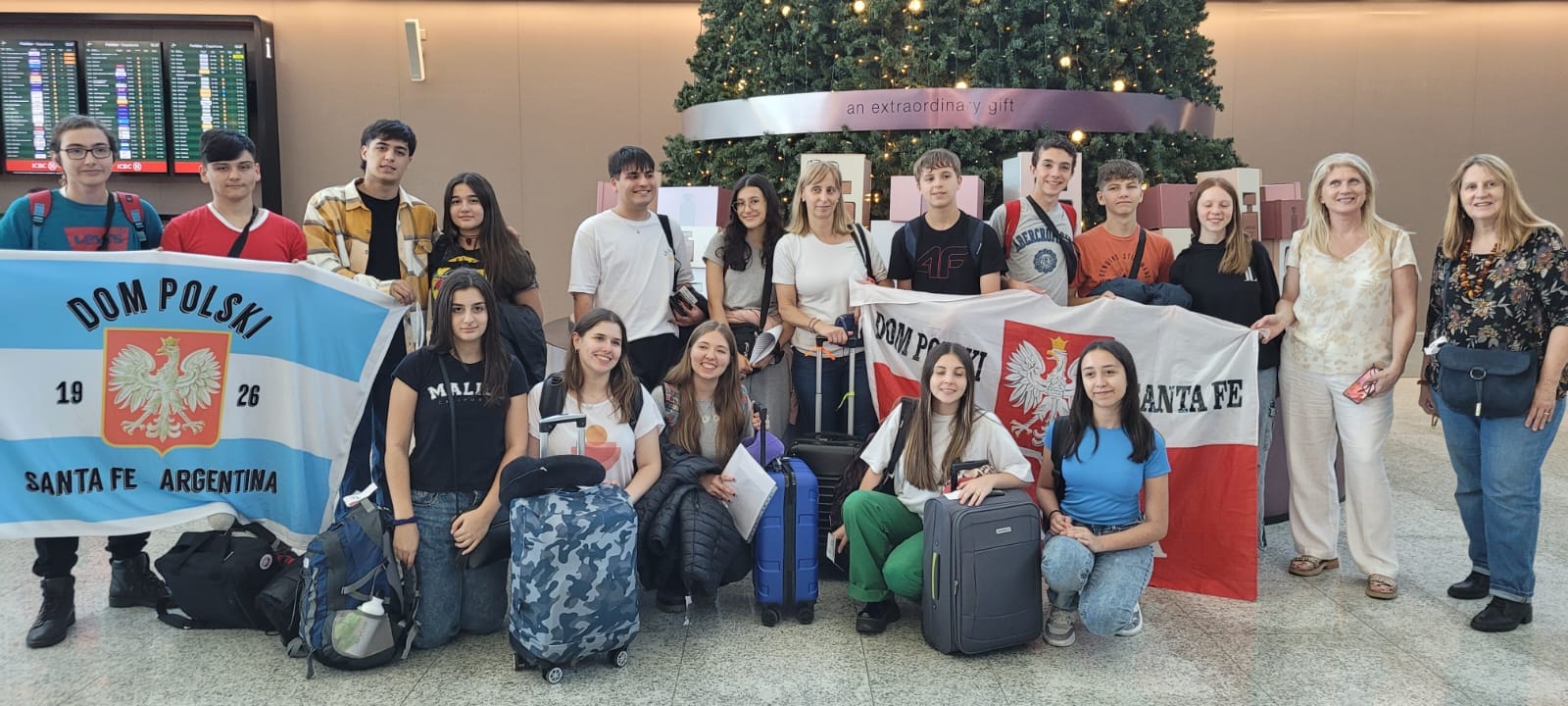 Jóvenes de la comunidad polaca en la tierra de sus antepasados